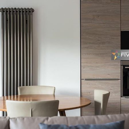 Cool Urban Apartment With Stunning Castle Views Edinburg Exteriör bild