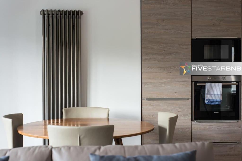 Cool Urban Apartment With Stunning Castle Views Edinburg Exteriör bild