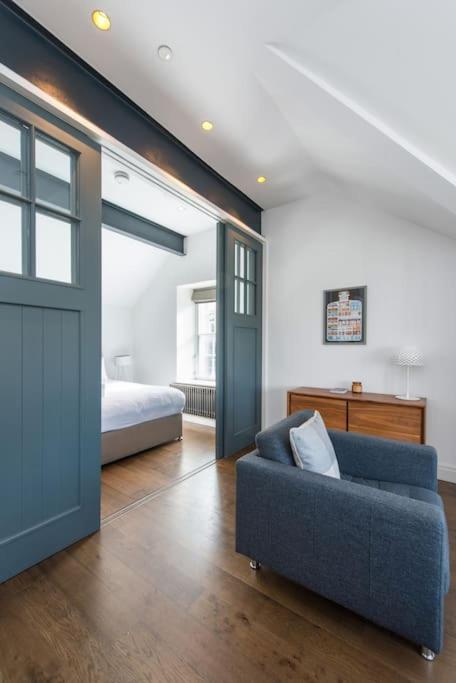 Cool Urban Apartment With Stunning Castle Views Edinburg Exteriör bild