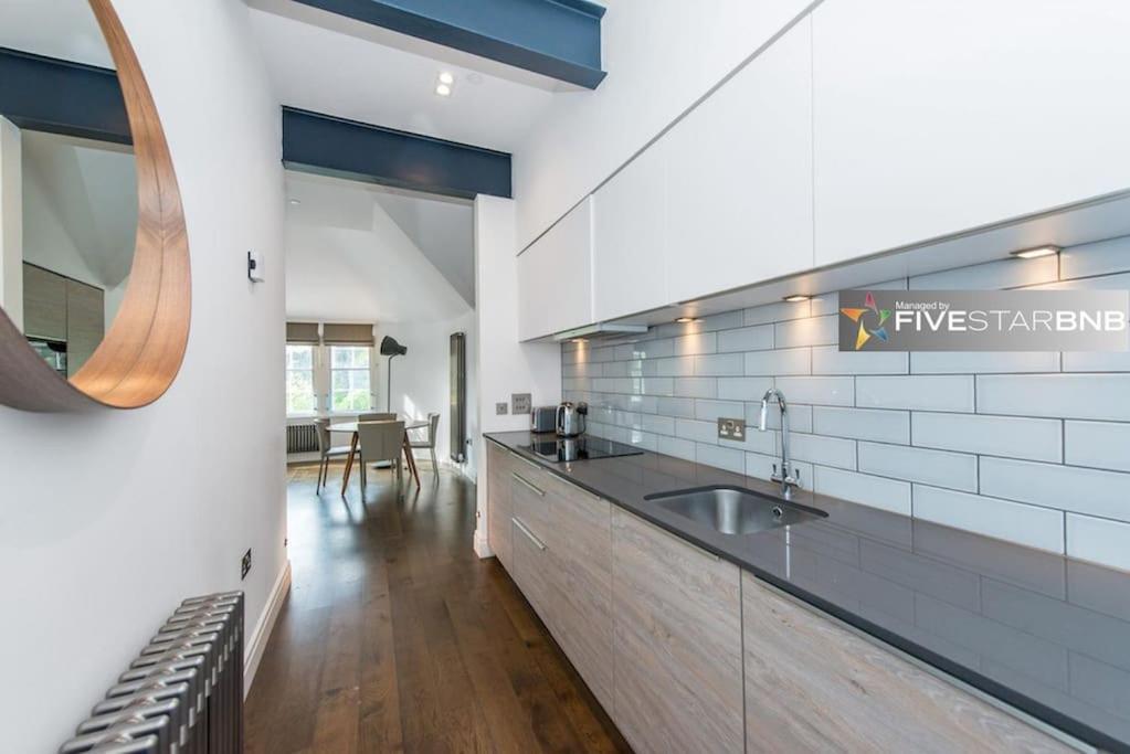 Cool Urban Apartment With Stunning Castle Views Edinburg Exteriör bild