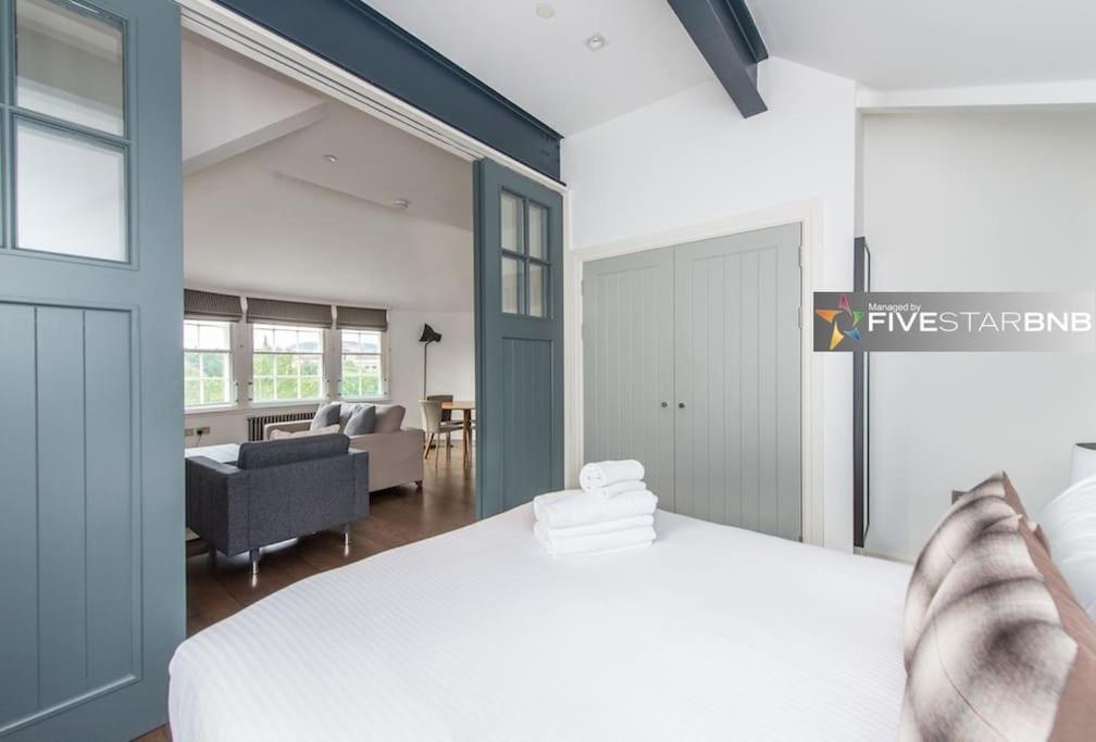 Cool Urban Apartment With Stunning Castle Views Edinburg Exteriör bild
