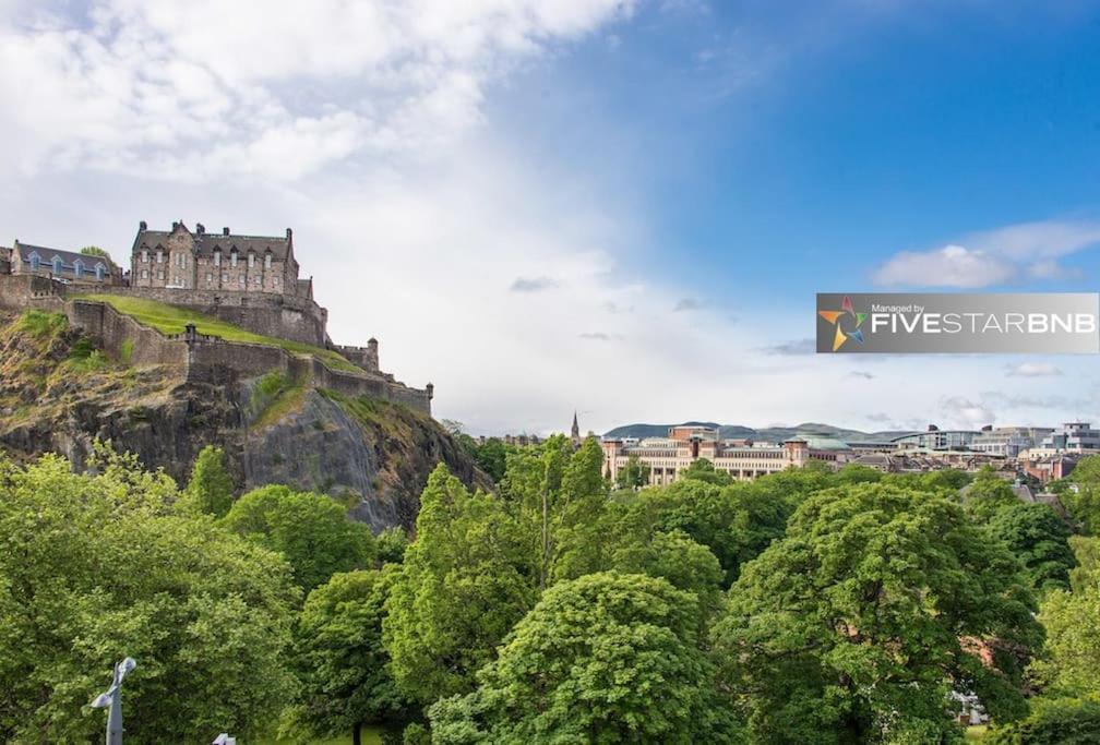 Cool Urban Apartment With Stunning Castle Views Edinburg Exteriör bild