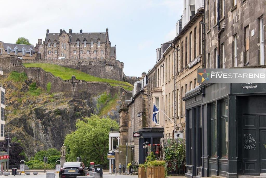 Cool Urban Apartment With Stunning Castle Views Edinburg Exteriör bild