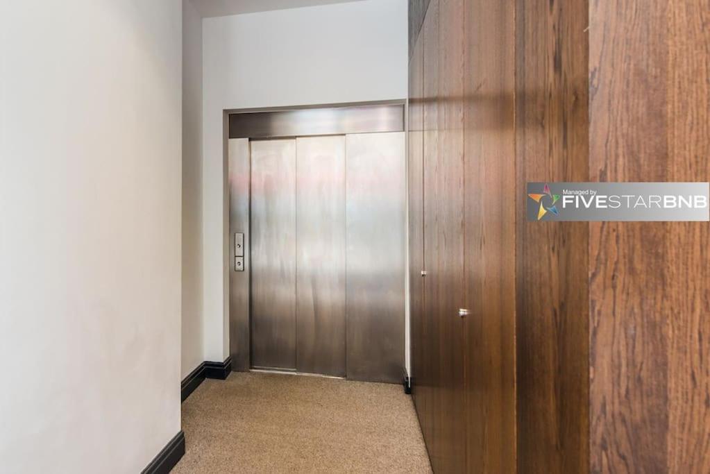 Cool Urban Apartment With Stunning Castle Views Edinburg Exteriör bild
