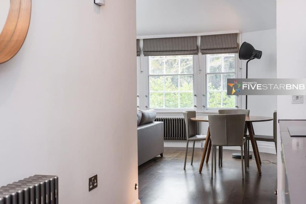 Cool Urban Apartment With Stunning Castle Views Edinburg Exteriör bild