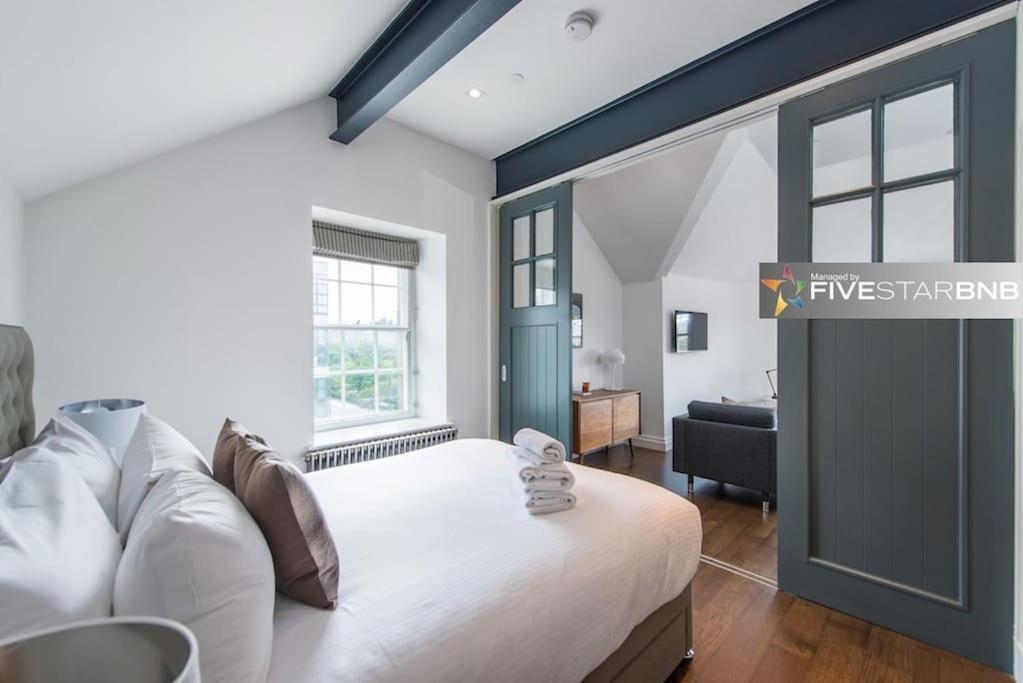 Cool Urban Apartment With Stunning Castle Views Edinburg Exteriör bild
